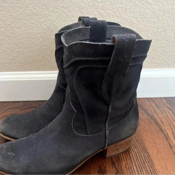 I.N.K. Made in Italy Black Leather Pull On Chelsea Booties Boots 39 Sz US 8-9 - Picture 5 of 16